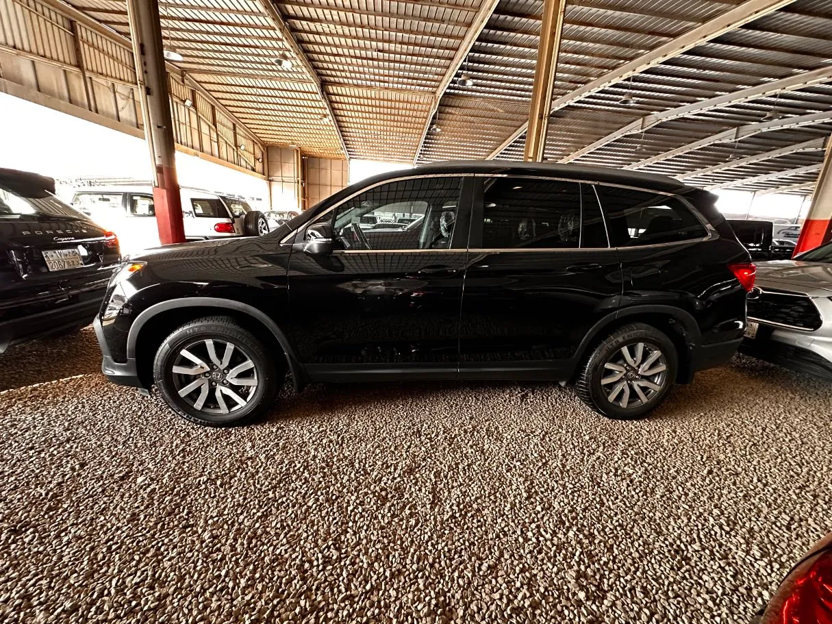 Car image 8