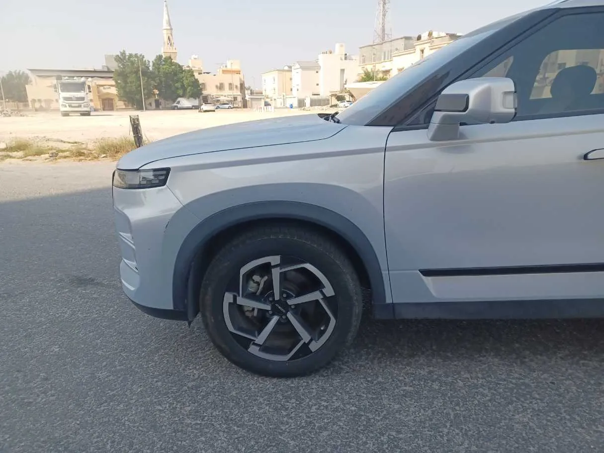 Car image 9