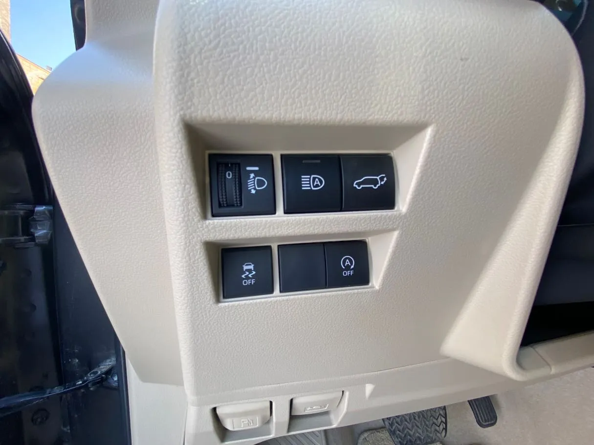 Car image 25