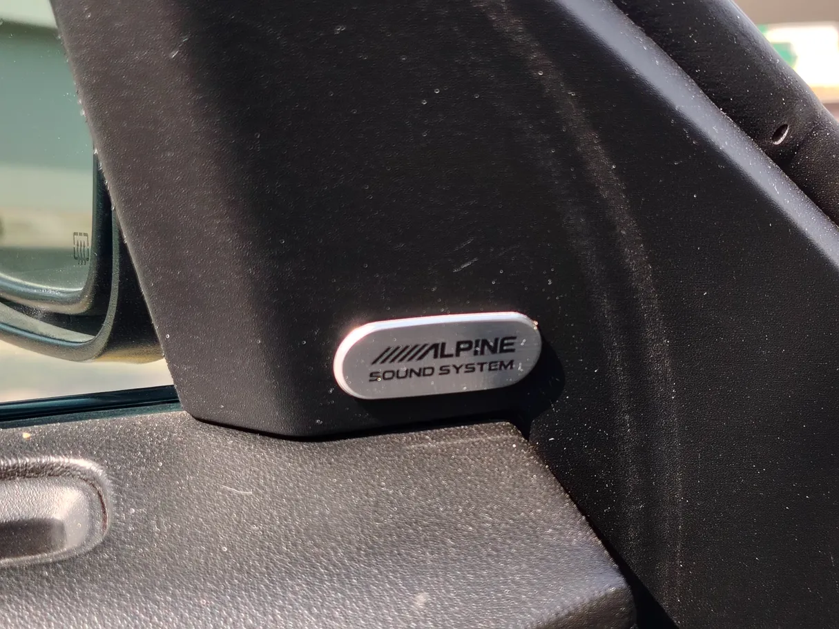 Car image 30
