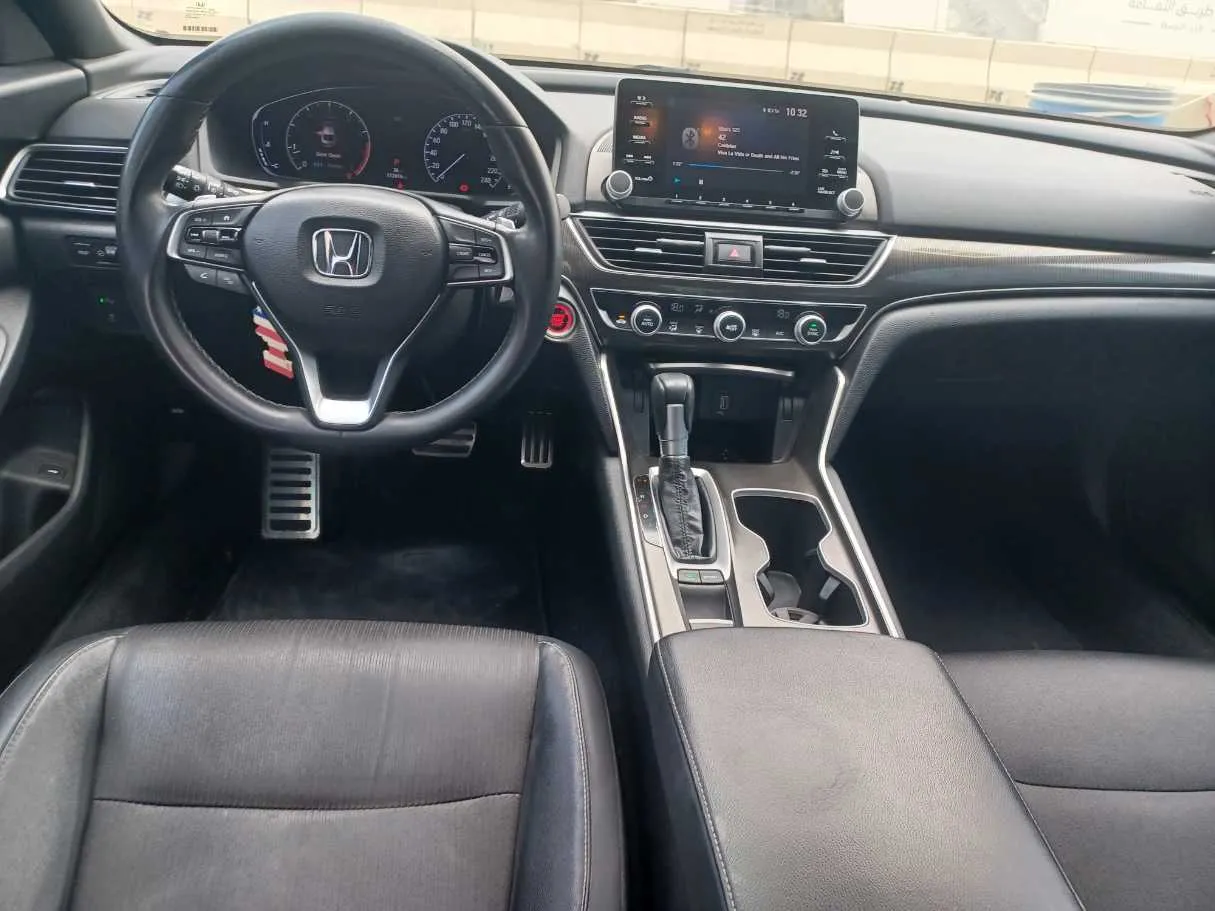 Car image 16