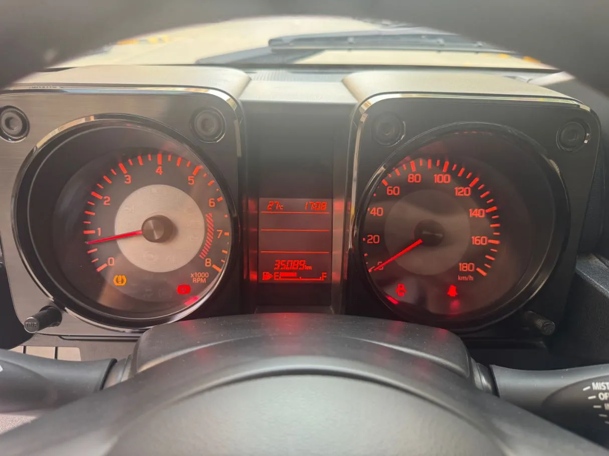 Car image 17