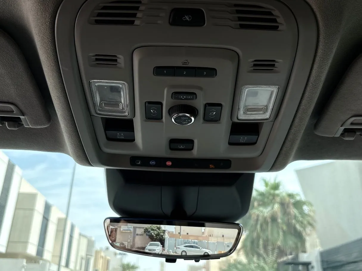 Car image 29