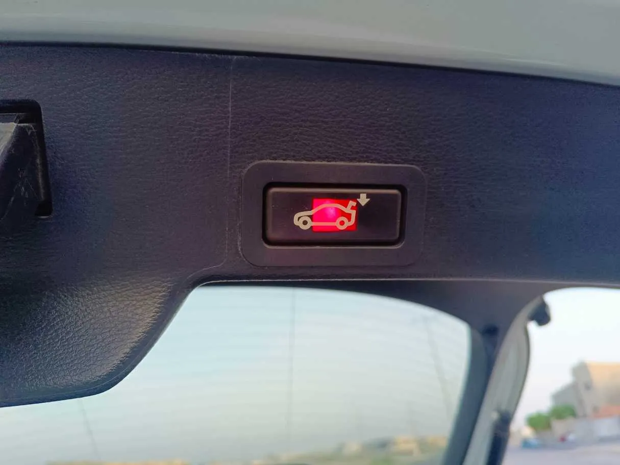 Car image 35