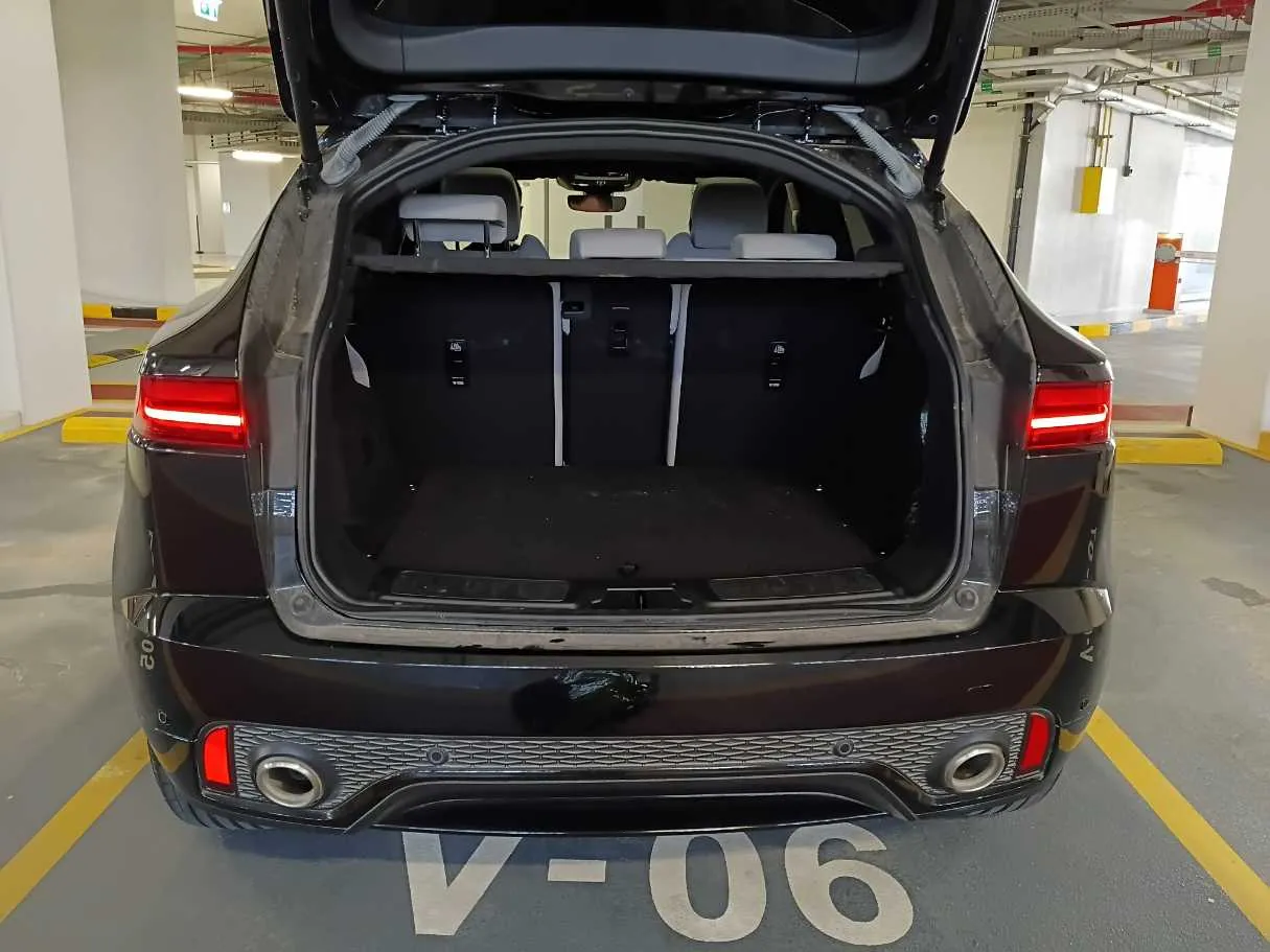 Car image 19