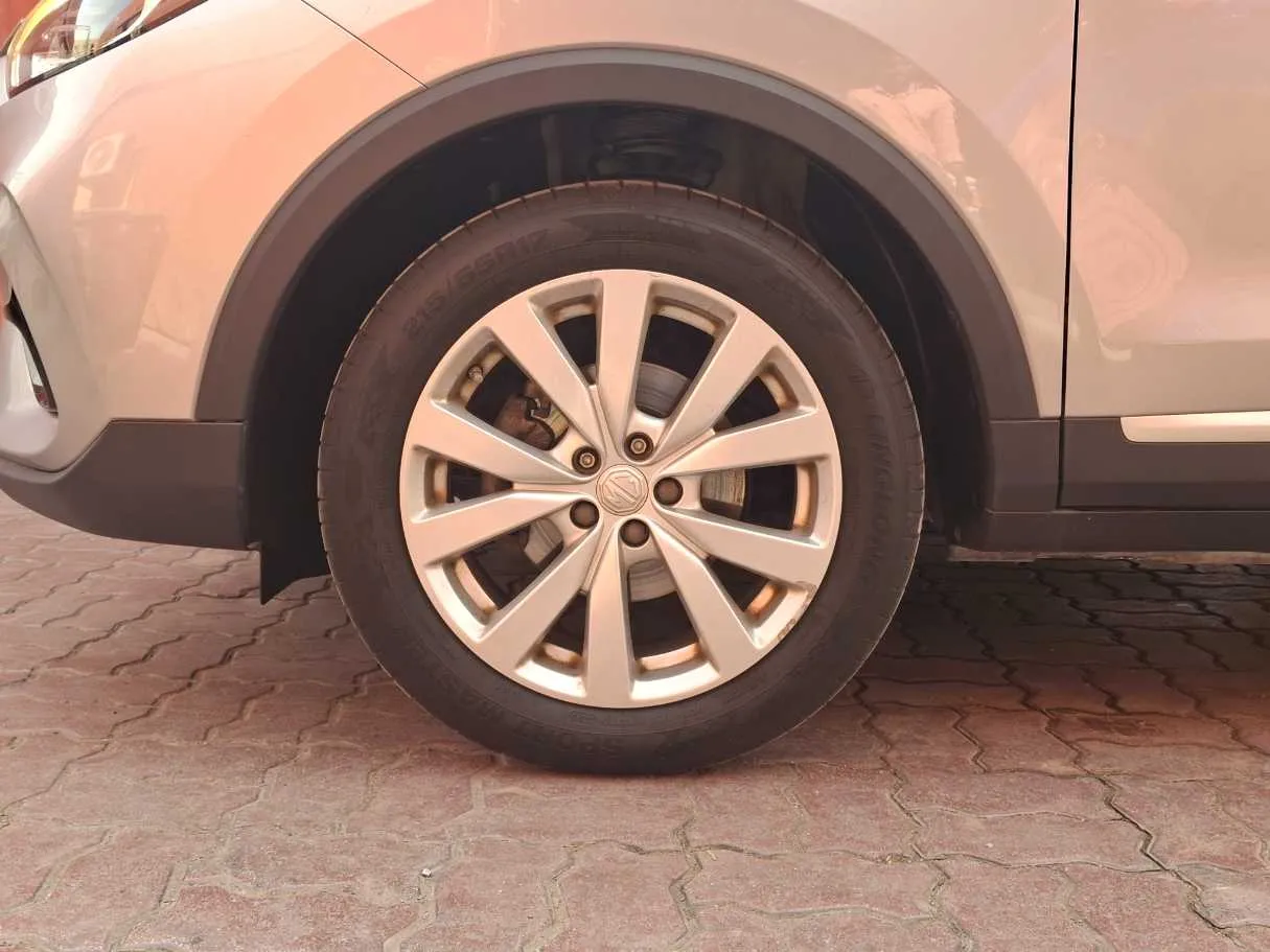 Car image 9