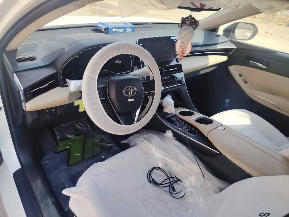 Car image 12
