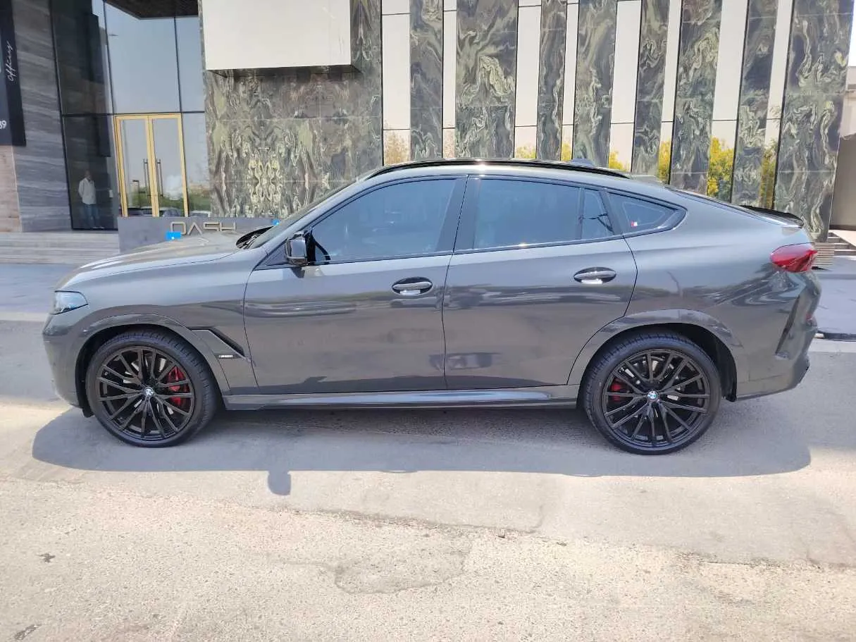 Car image 8