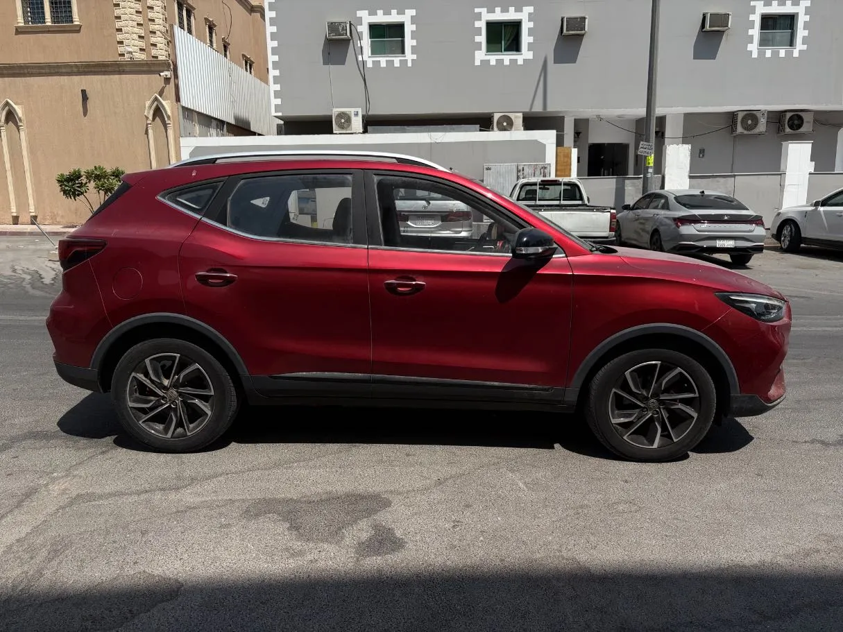 Car image 4