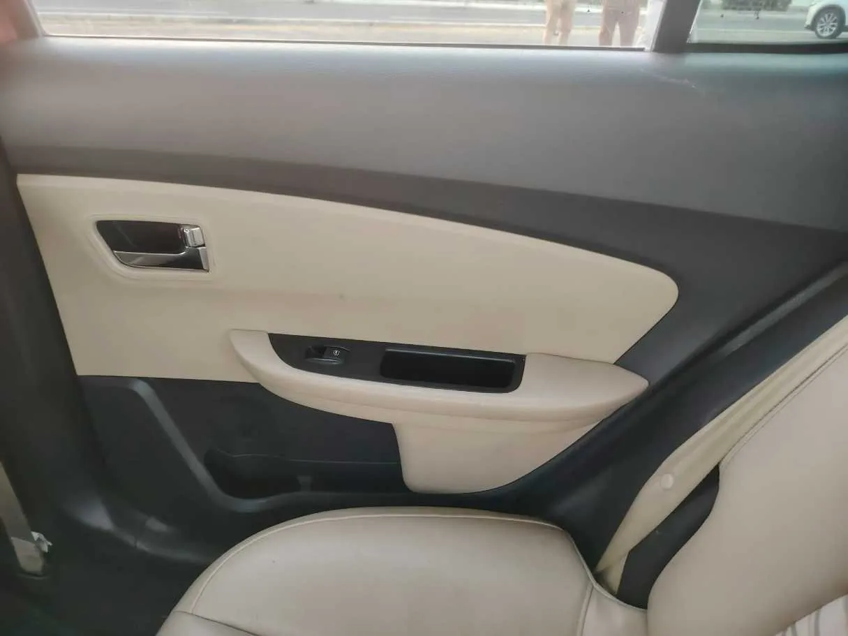 Car image 34