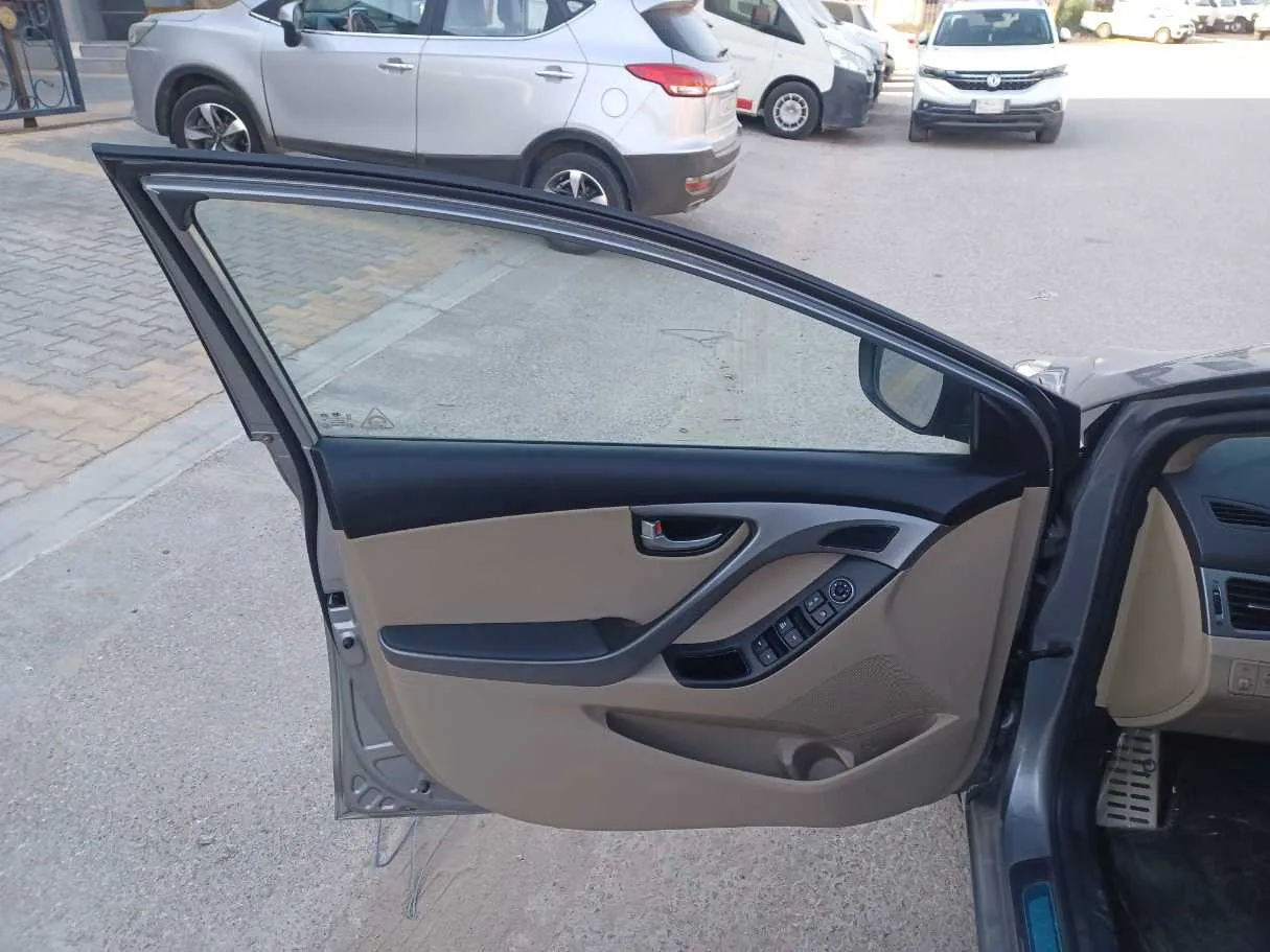 Car image 10