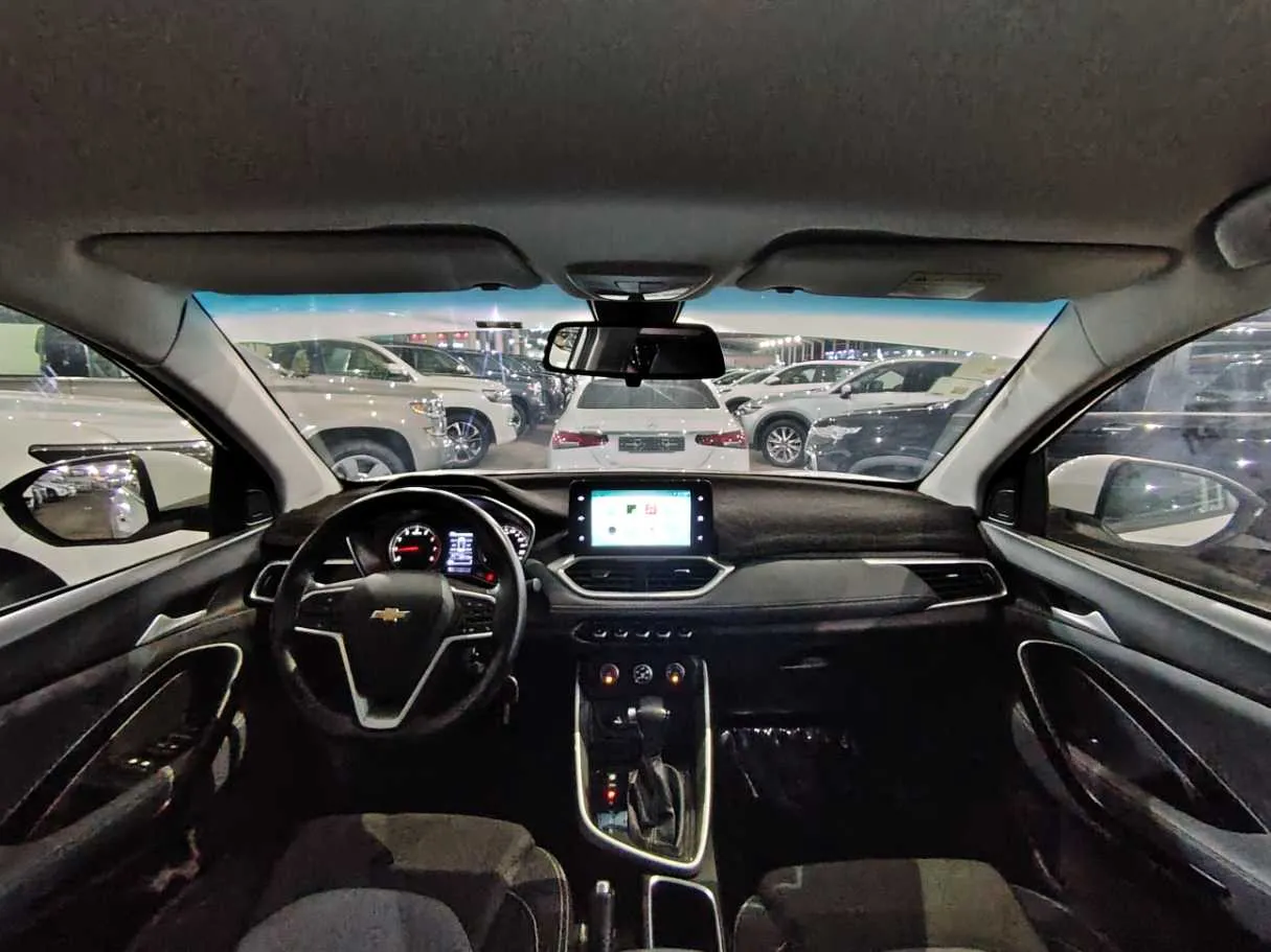 Car image 19