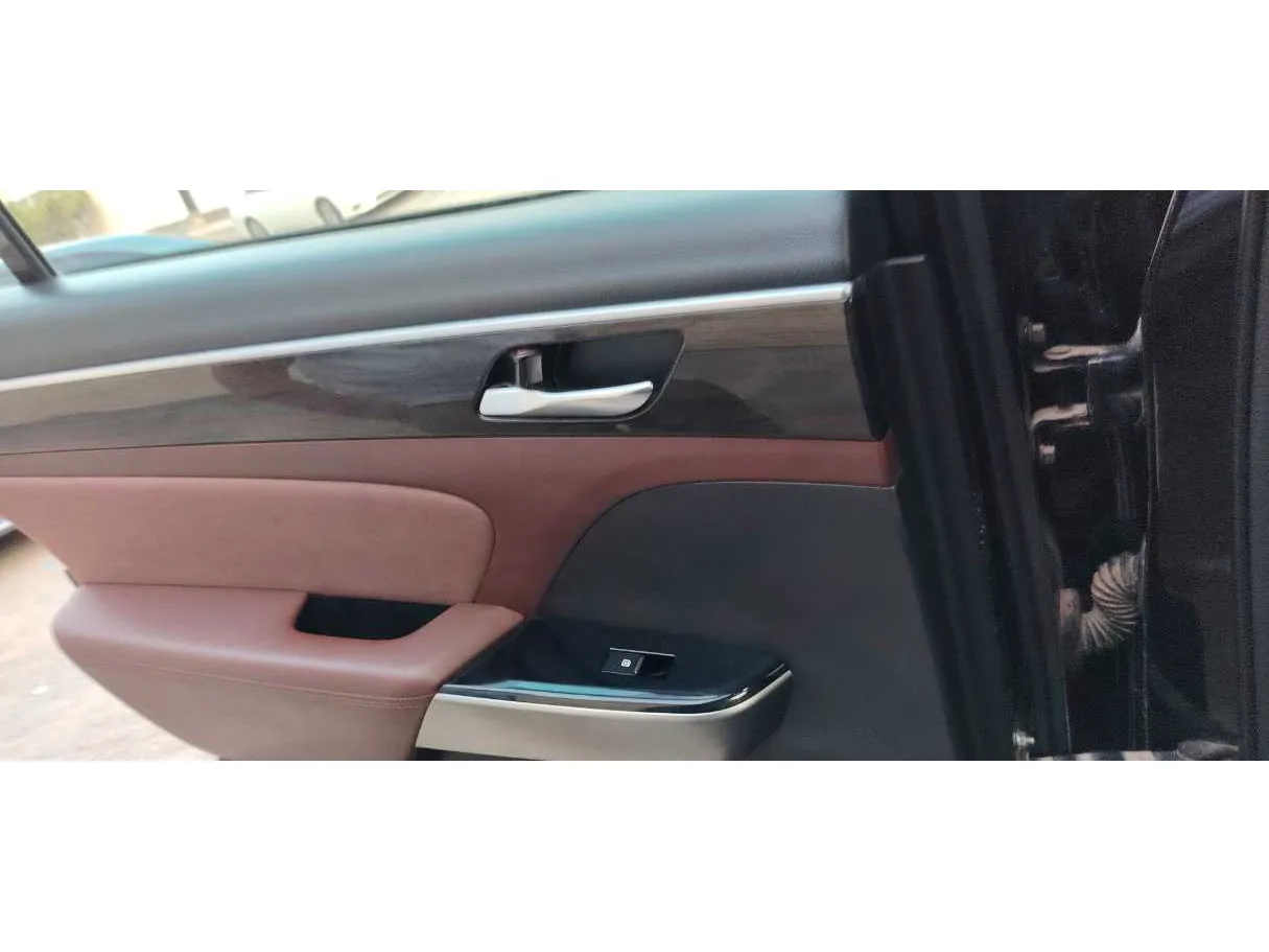 Car image 26