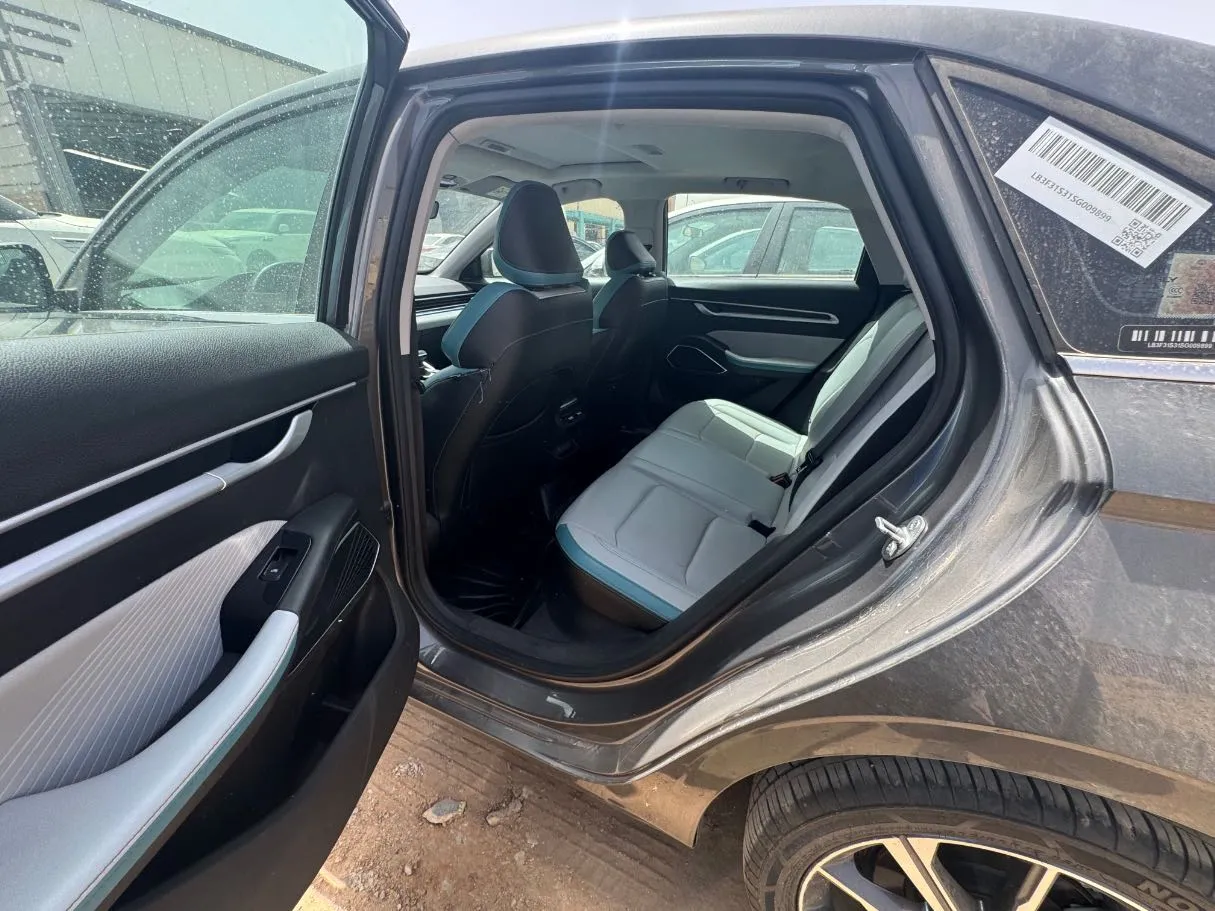 Car image 15