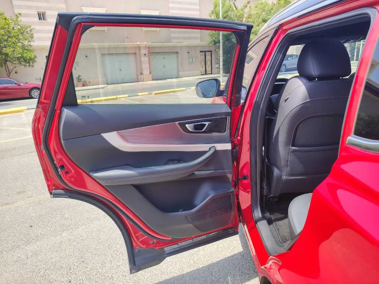 Car image 14