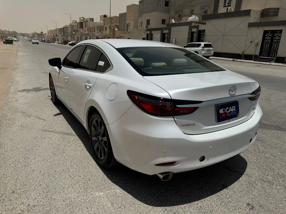 Car image 7