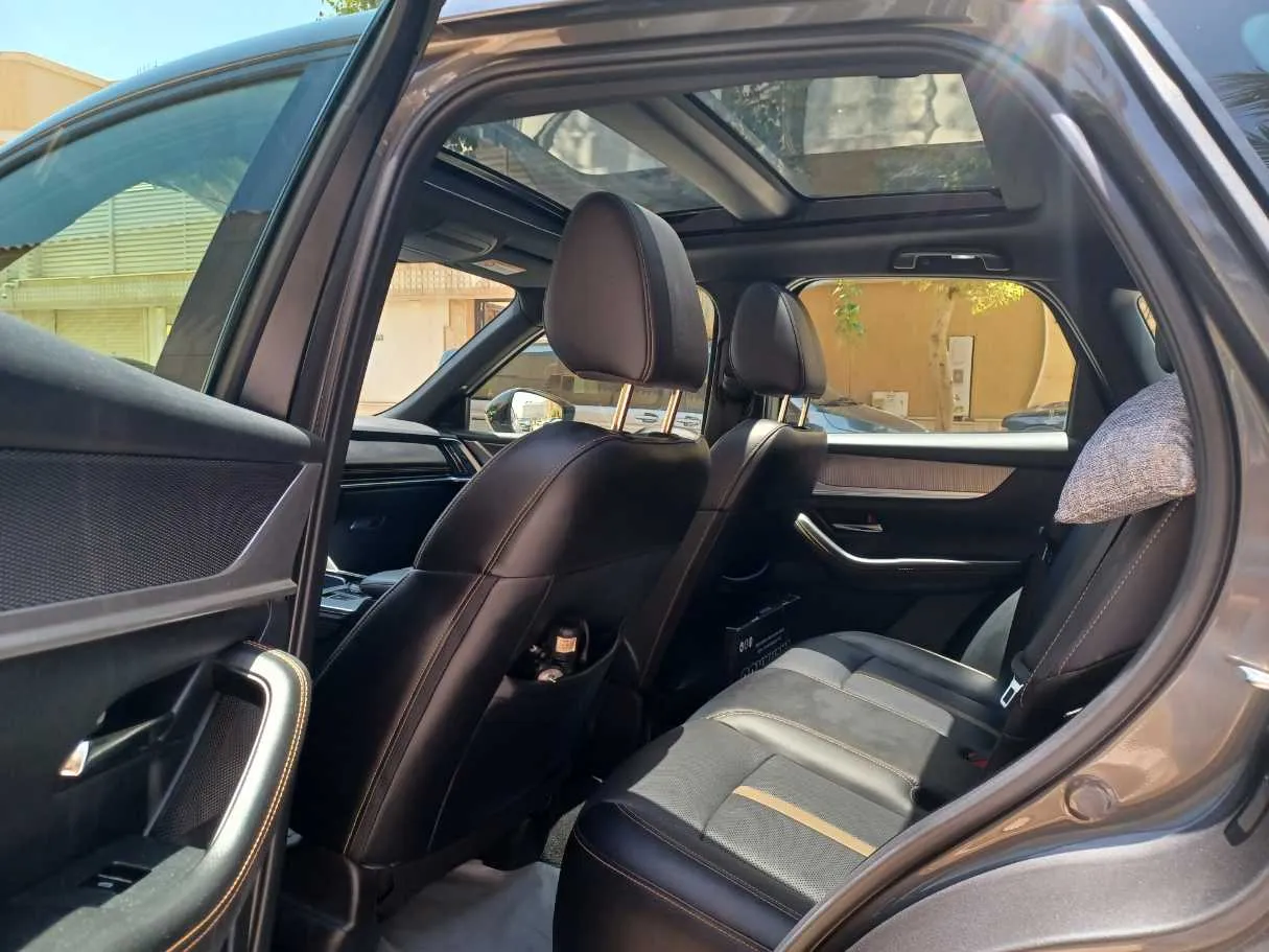 Car image 15