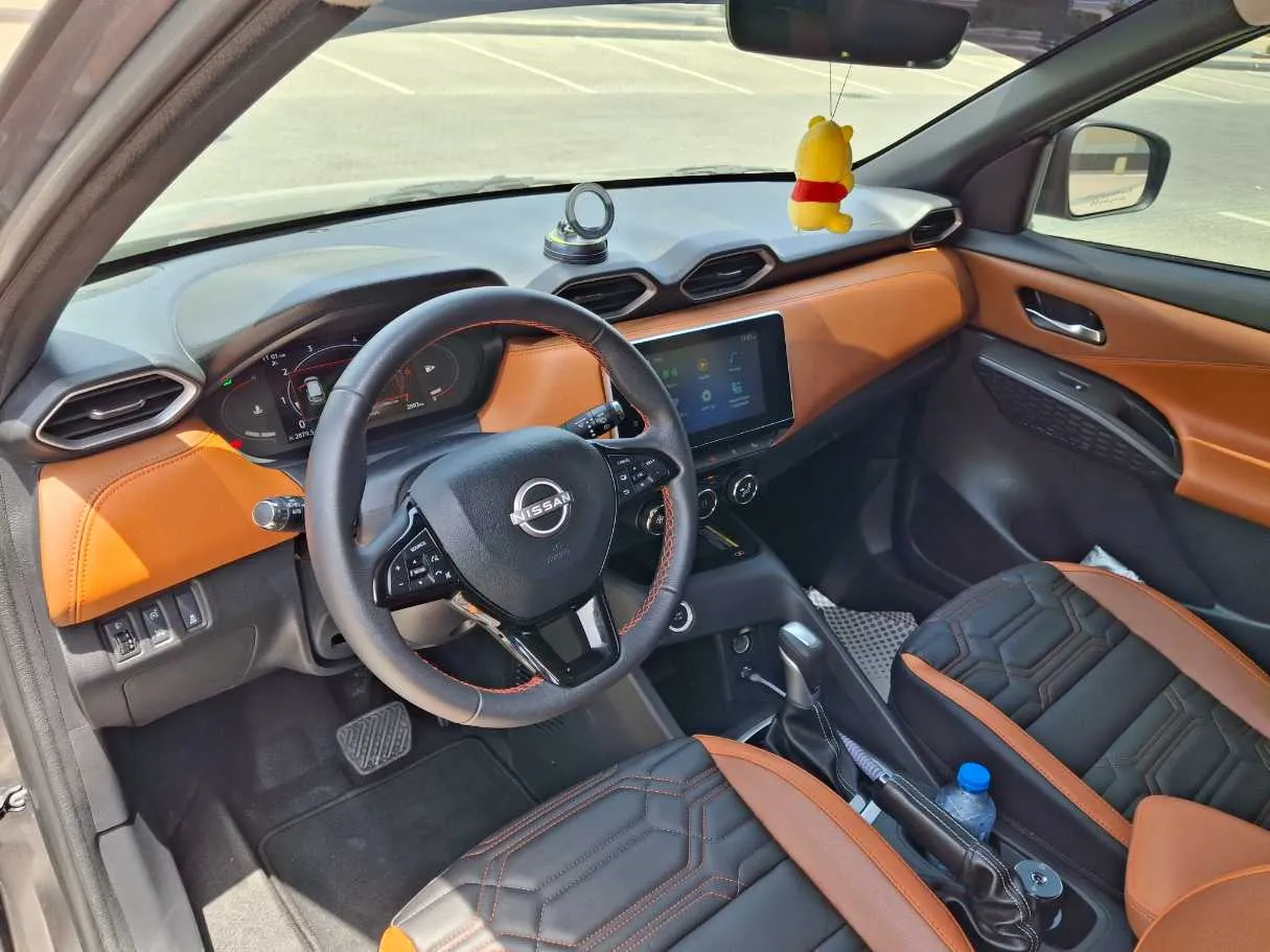 Car image 11