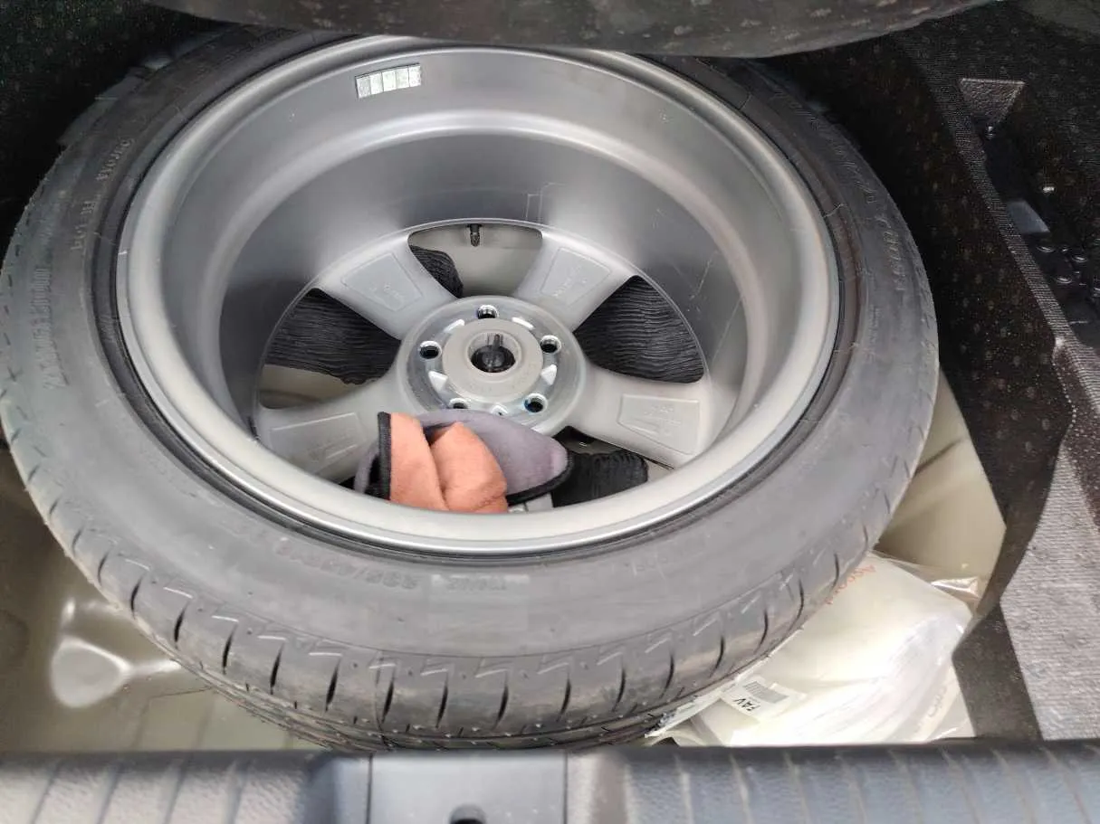 Car image 32