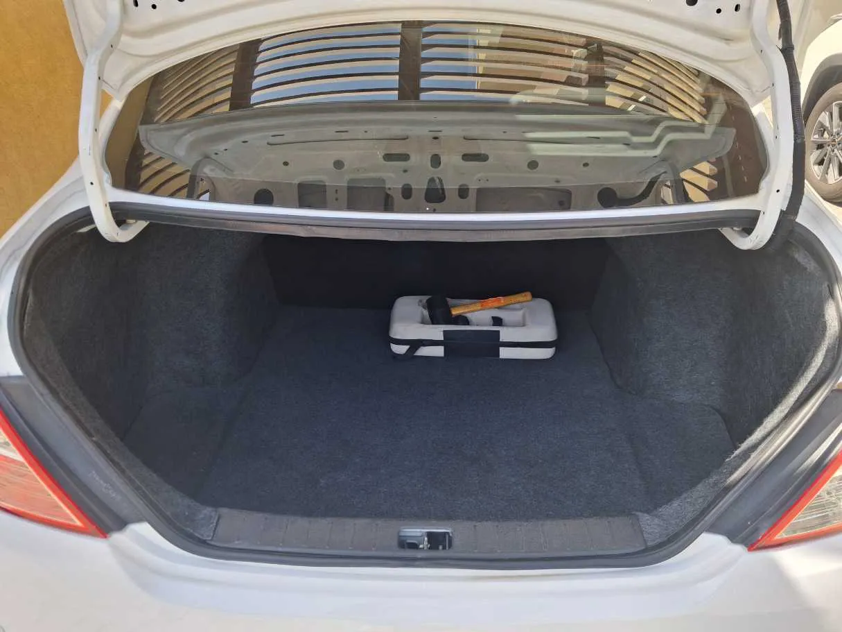 Car image 20