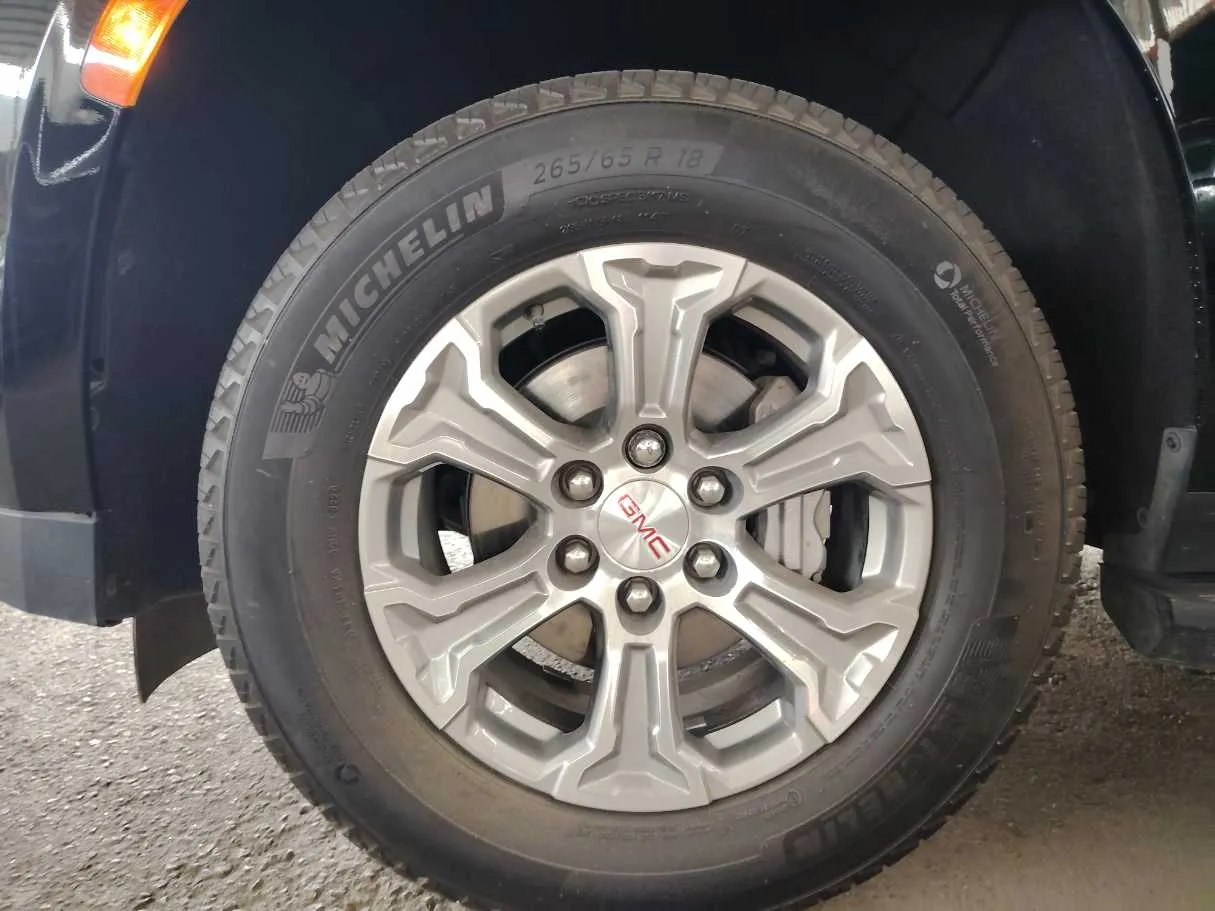 Car image 10