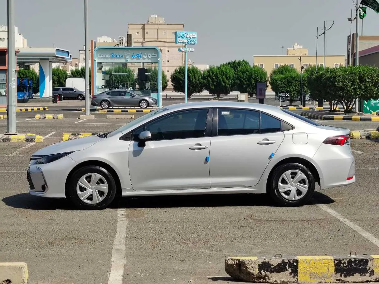 Car image 8