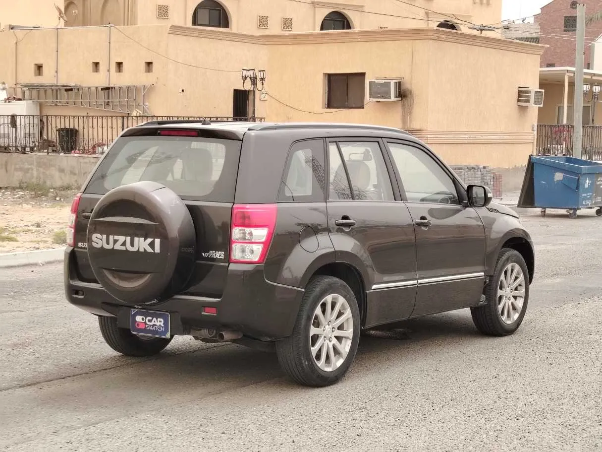 Car image 5