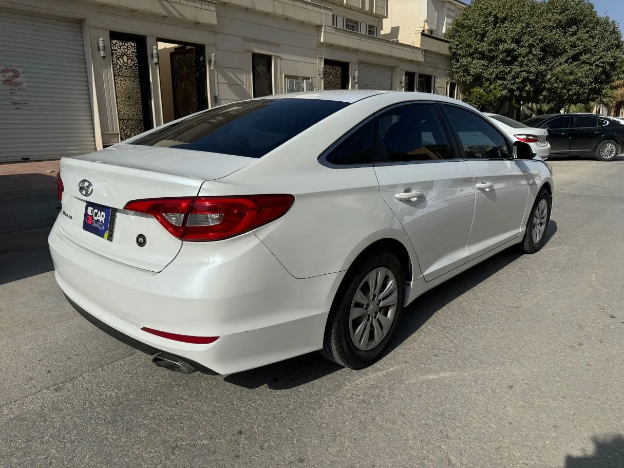 Car image 5