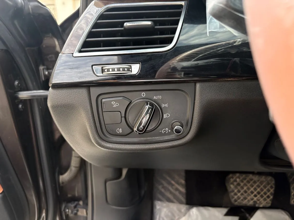 Car image 26