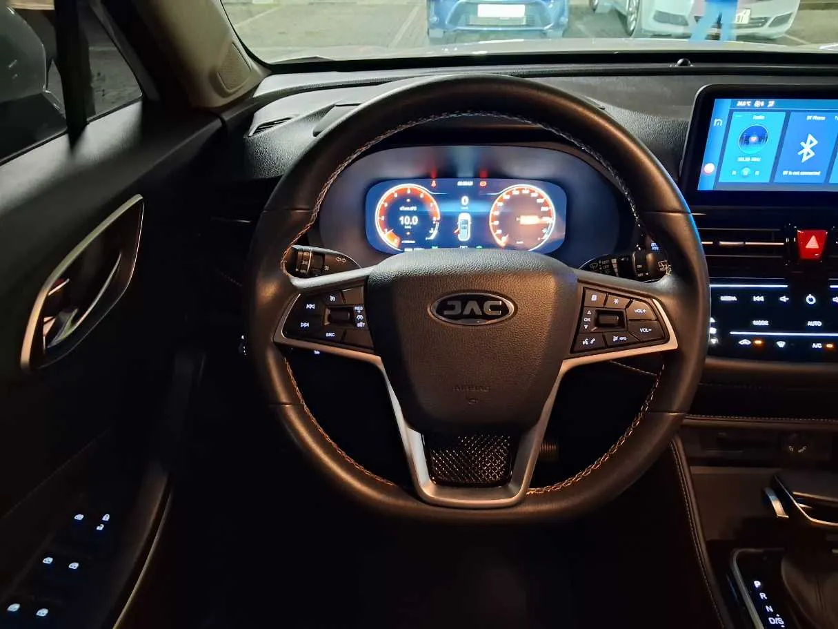 Car image 16