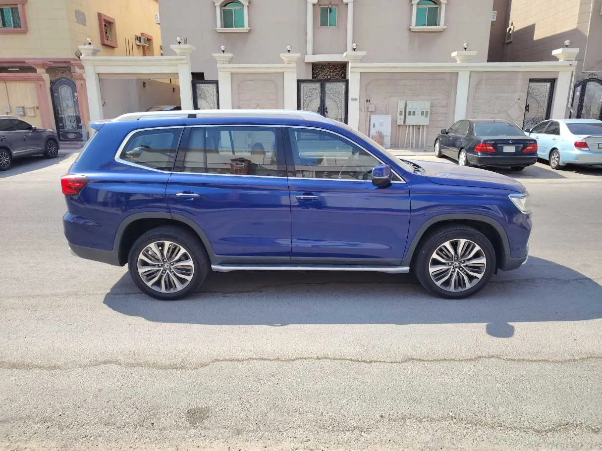Car image 4