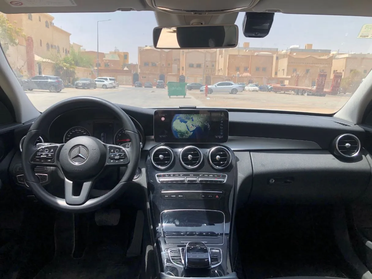 Car image 14
