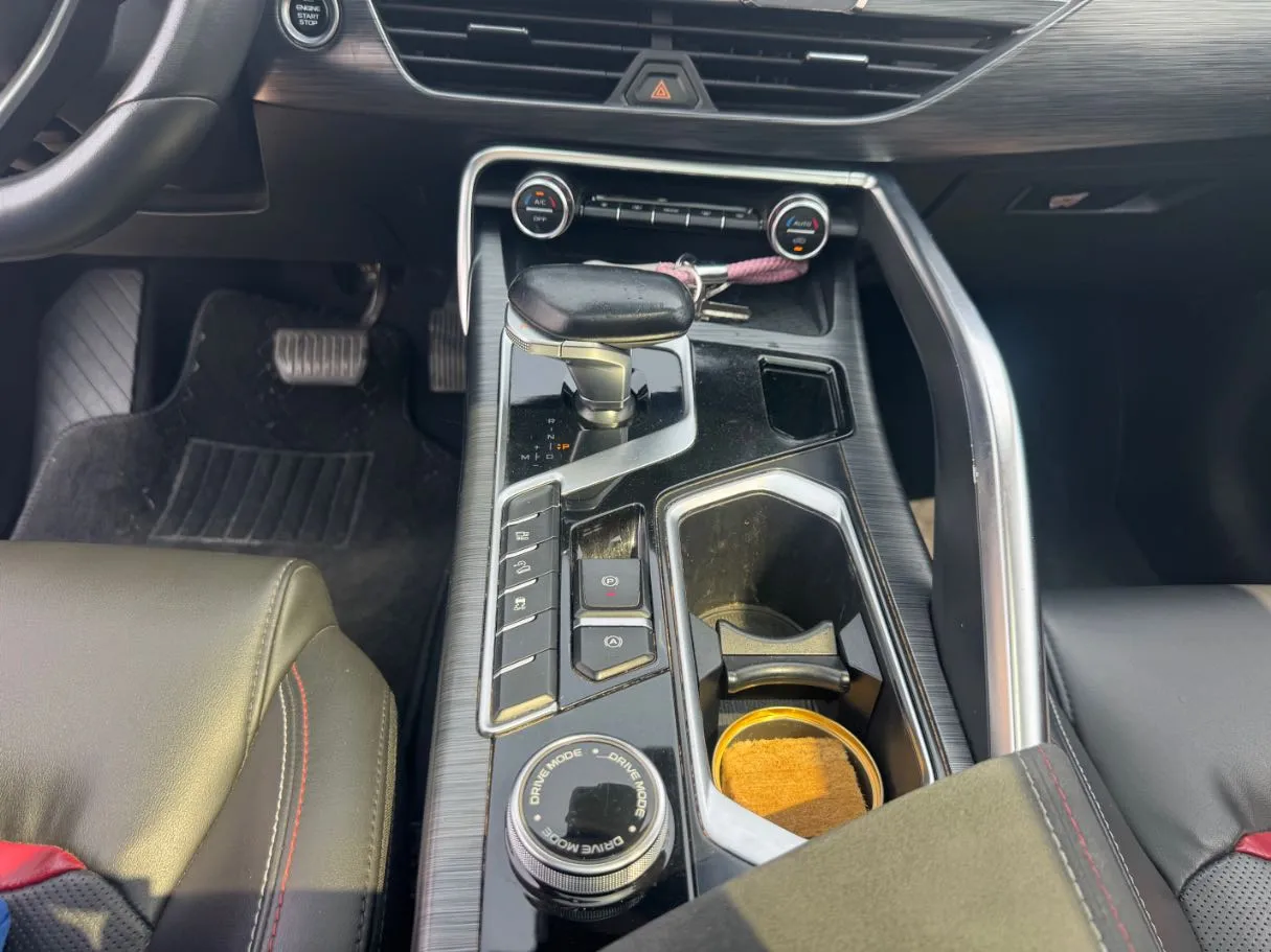 Car image 15