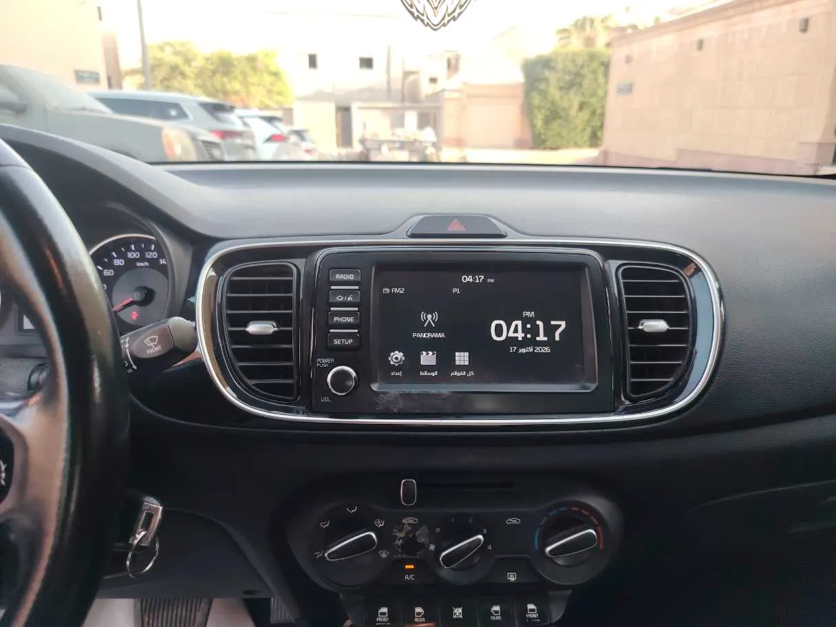 Car image 17