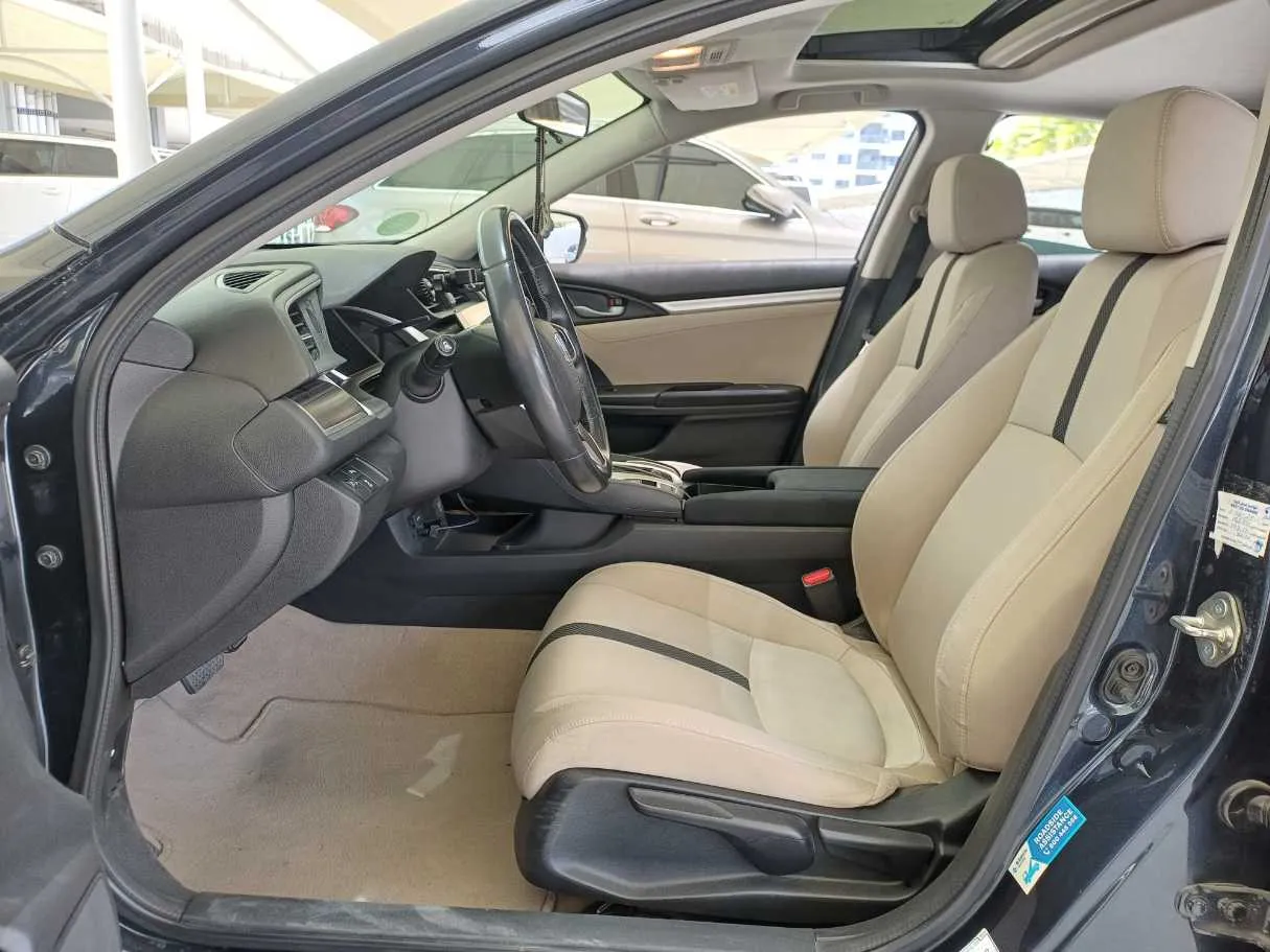 Car image 12