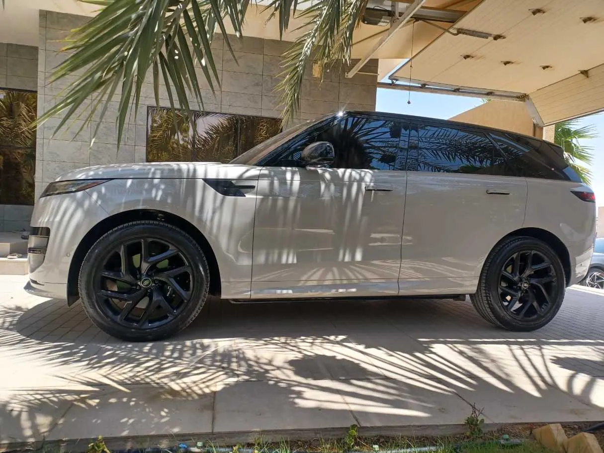 Car image 8