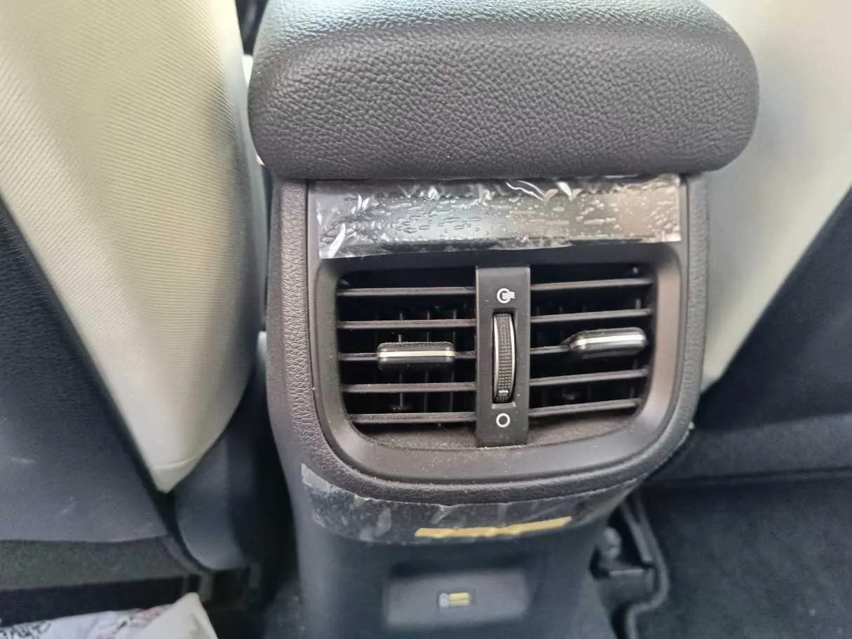 Car image 29
