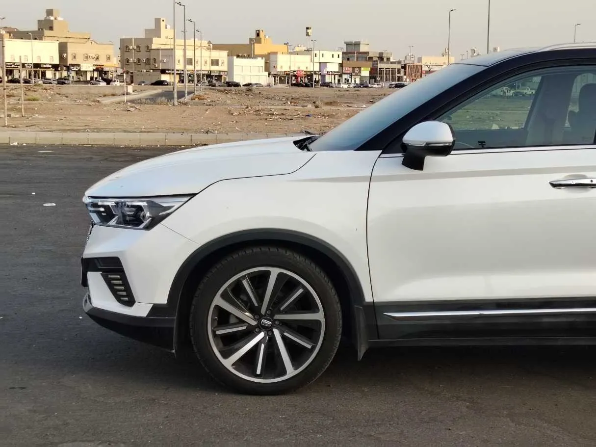 Car image 9