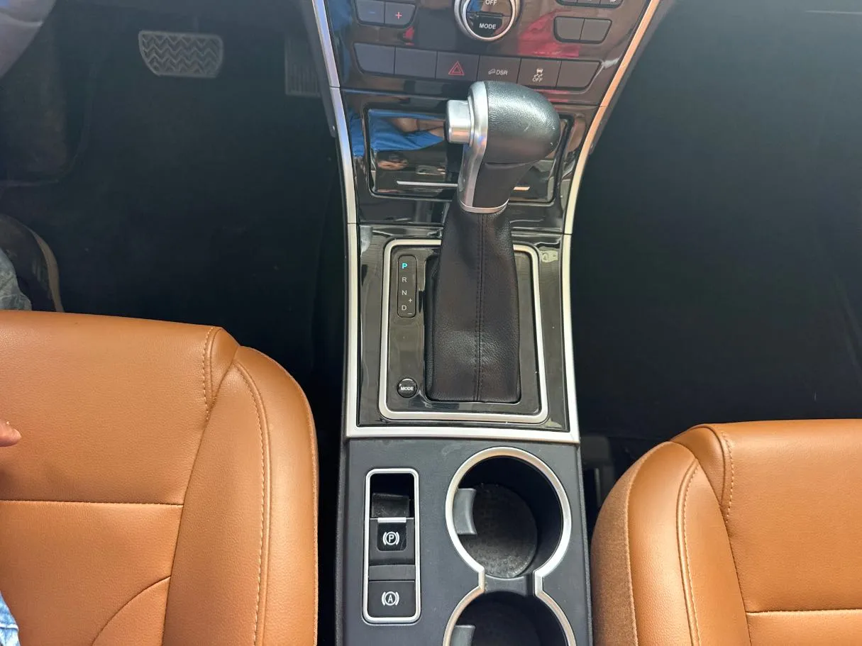 Car image 13