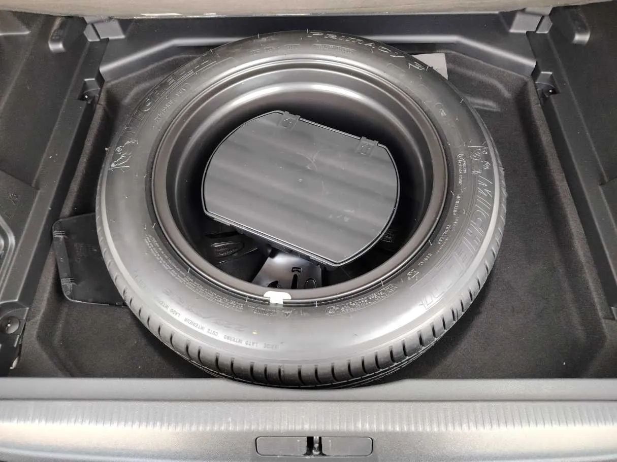 Car image 32