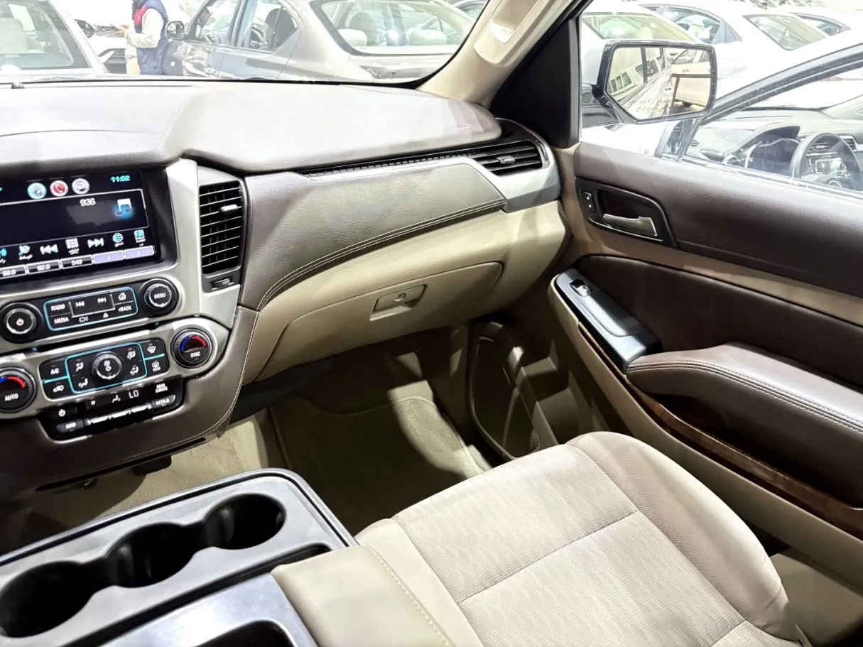 Car image 18