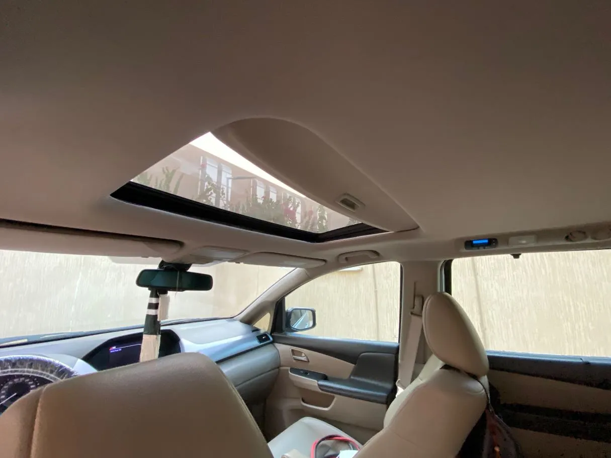 Car image 16