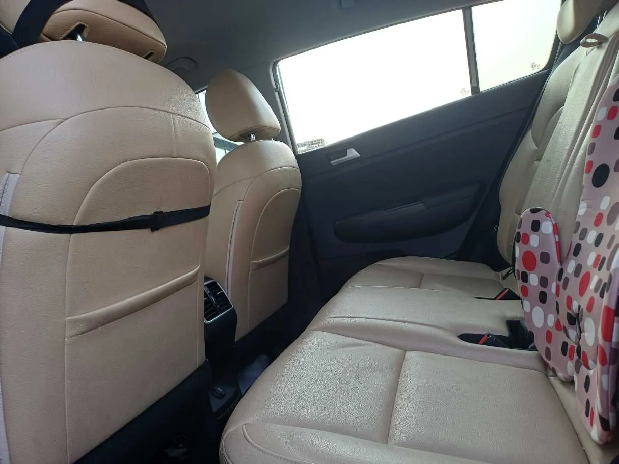 Car image 13