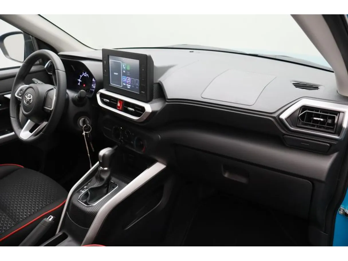 Car image 10
