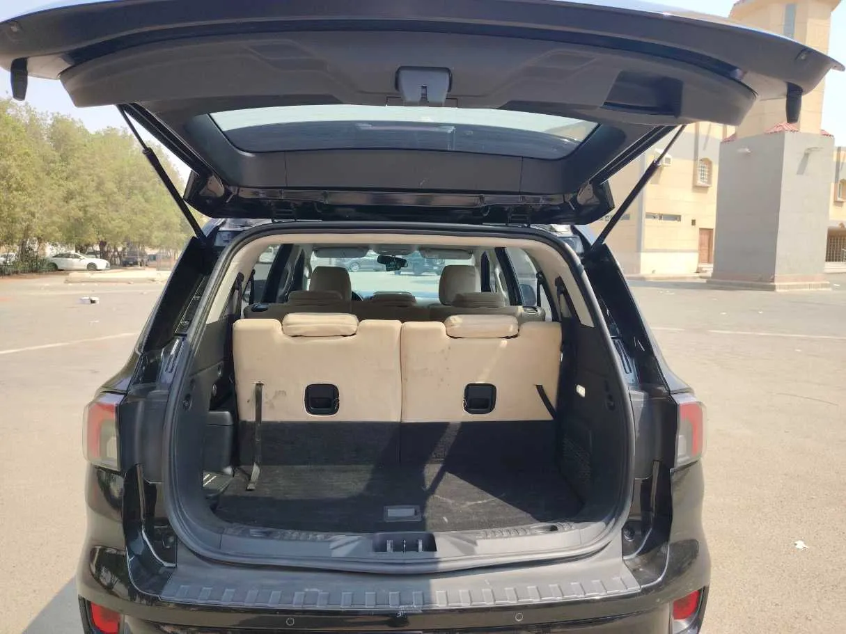 Car image 26