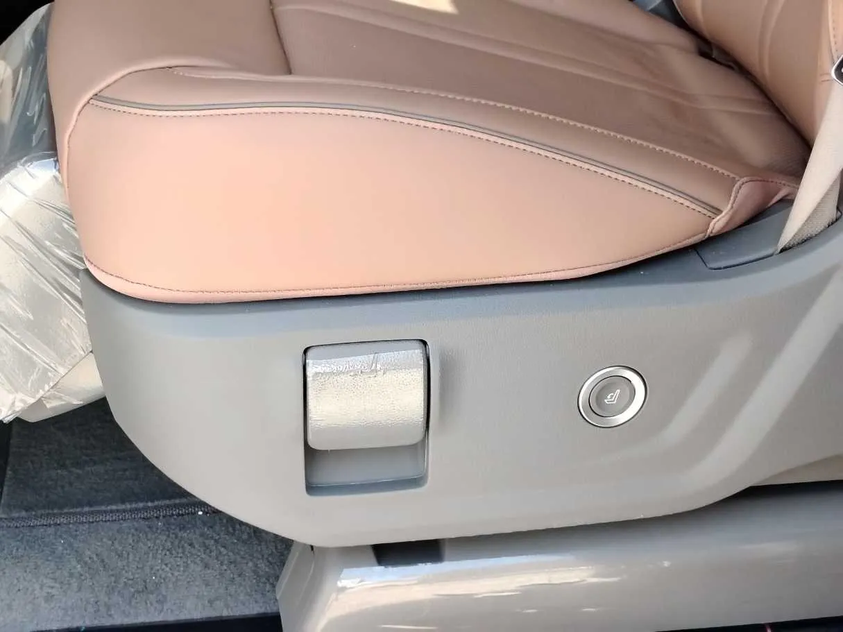 Car image 27