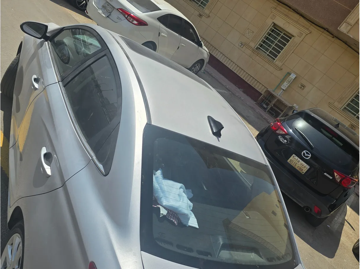 Car image 4