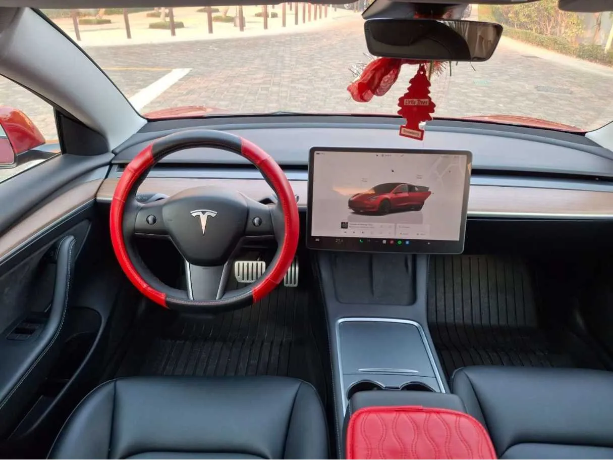 Car image 13