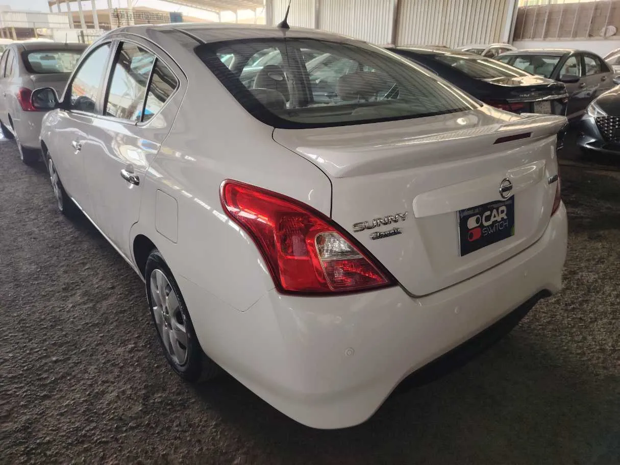 Car image 7