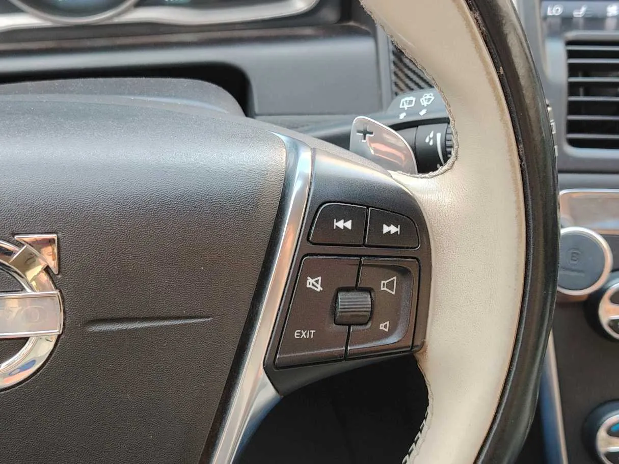 Car image 27